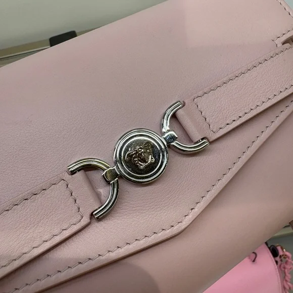 Medusa plaque leather clutch bag - Picture 4 of 10